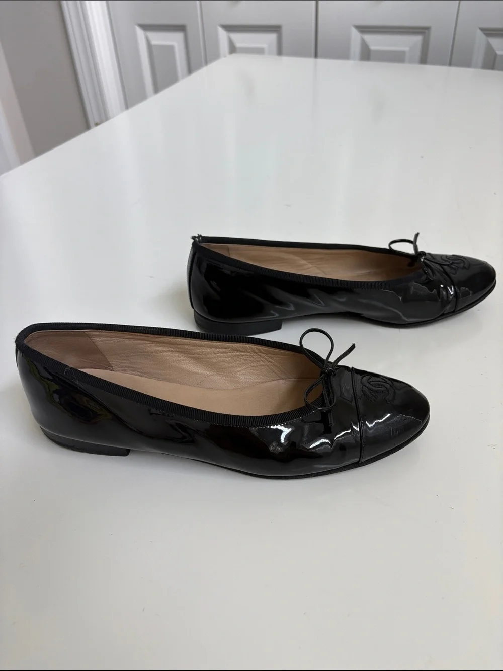 CHANEL Vintage Black Patent Leather CC Logo Ballet Flats with Bow